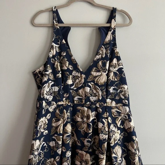 Badgley Mischka Floral Jacquard dress - Picture 7 of 10